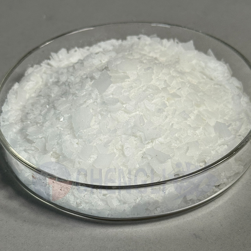 Vločky polykarboxylátového superplastifikátoru